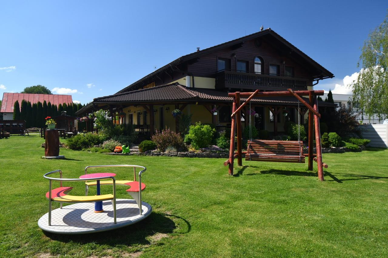 Villa Victoria Penzion Liptovský Ján 外观 照片